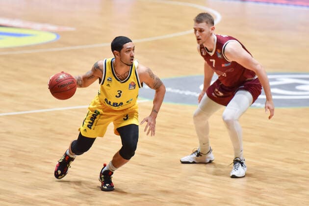 Chemnitz, Germany 09 May 2021 1 BBL 2020 2021 Niners Chemnitz vs Alba Berlin v li in duel Peyton Siva Berlin and Jonas Richter Chemnitz Fair Chemnitz Saxony Copyright: xFotostandx xDostmannx
