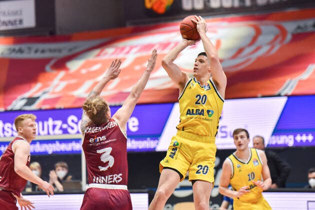 Chemnitz, Germany 09 May 2021 1 BBL 2020 2021 Niners Chemnitz vs Alba Berlin v li in duel Malte Ziegenhagen Chemnitz and Simone Fontecchio Berlin Messe Chemnitz Saxony Copyright: xFotostandx xDostmannx