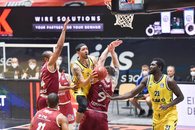 Chemnitz, Germany 09 May 2021 1 BBL 2020 2021 Niners Chemnitz vs Alba Berlin v li in duel Virgil Matthews Chemnitz , Peyton Siva Berlin and Dominique Johnson Chemnitz Fair Chemnitz Saxony Copyright: xFotostandx xDostmannx