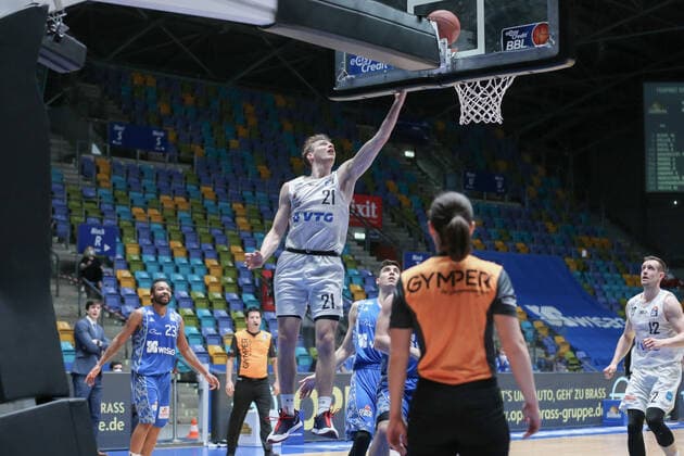 Robertson Quantez, Fraport Skyliners, 23 ,Hollatz Justus, Hamburg Towers, 21 , , GER, Basketball,Fraport Skyliners EWE Baskets Oldenburg, 02 05 2021, Frankfurt Copyright: xEibner-Pressefoto UlrichxScherbaumx EP_usm