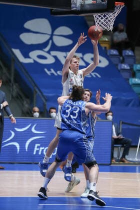 Taylor Kameron, Hamburg Towers, 7 ,Voeller Marco, Fraport Skyliners, 33 , , GER, Basketball,Fraport Skyliners EWE Baskets Oldenburg, 02 05 2021, Frankfurt Copyright: xEibner-Pressefoto UlrichxScherbaumx EP_usm