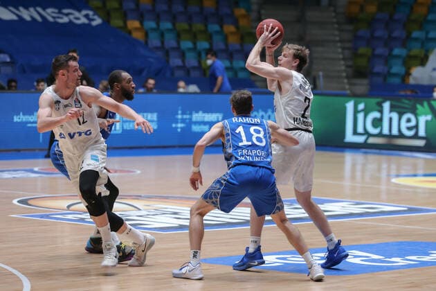 Johannes Richter, Hamburg Towers, 12 ,Rahon Joe, Fraport Skyliners, 18 ,Swing Jordan, Hamburg Towers, 2 , , GER, Basketball,Fraport Skyliners EWE Baskets Oldenburg, 02 05 2021, Frankfurt Copyright: xEibner-Pressefoto UlrichxScherbaumx EP_usm
