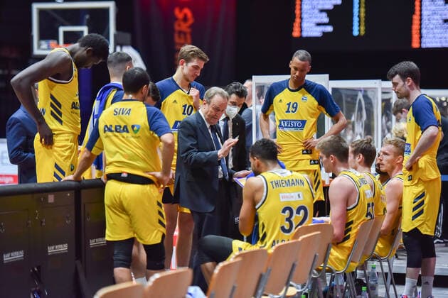 Chemnitz, Germany 09 May 2021 1 BBL 2020 2021 Niners Chemnitz vs Alba Berlin Time out Alba Berlin with coach Aito Garcia Reneses Berlin Messe Chemnitz Saxony. Copyright: xFotostandx xDostmannx