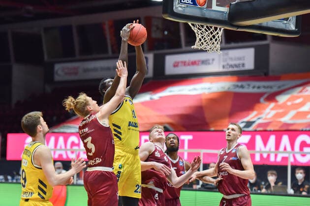 Chemnitz, Germany 09 May 2021 1 BBL 2020 2021 Niners Chemnitz vs Alba Berlin v li in duel Malte Ziegenhagen Chemnitz and Christ Koumadje Berlin Fair Chemnitz Saxony Copyright: xFotostandx xDostmannx