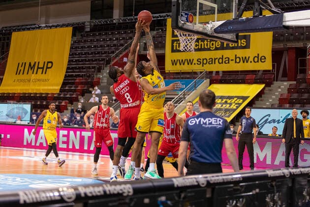 Jalen Reynolds Fc Bayern Munich, 8 Tremmell Darden MHP Riesen Ludwigsburg, 21 MHP Riesen Ludwigsburg vs FC Bayern Munich, Basketball, Bundesliga, easy credit BBL, Spieltag 34, Spielzeit 2020 2021, 09 05 2021 Kirchheim Knights MLP Academics Heidelberg , Basketball, 2 Bundesliga, Barmer 2 Basketball, Playoffs, 3 Spieltag Gruppenphase , Spielzeit 2020 2021, 23 04 2021 Ludwigsburg Copyright: xNinaxSander xEibnerxPressefotoxIx EP_NSR