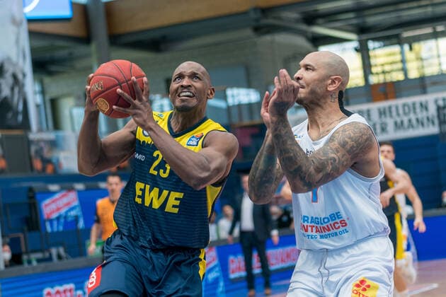 Syntainics MBC EWE Baskets Oldenburg, Basketball, Bundesliga, Men, 2020 2021, 34 Spieltag, 09 05 2021, v l Rickey Paulding Oldenburg,23 , Sergio Kerusch MBC, 7 Syntainics MBC EWE Baskets Oldenburg, Basketball, Bundesliga, Men, 2020 2021, 34 Spieltag, 09 05 2021, Weissenfels Copyright: xSchulz Eibner-Pressefotox ep_esz