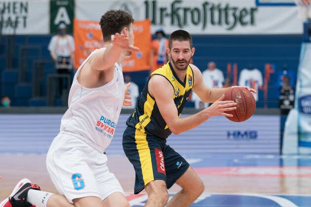 Syntainics MBC EWE Baskets Oldenburg, Basketball, Bundesliga, Men, 2020 2021, 34 Spieltag, 09 05 2021, v l Marko Krstanovic MBC, 6 , Braydon Hobbs Oldenburg, 3 Syntainics MBC EWE Baskets Oldenburg, Basketball, Bundesliga, Men, 2020 2021, 34 Spieltag, 09 05 2021, Weissenfels Copyright: xSchulz Eibner-Pressefotox ep_esz