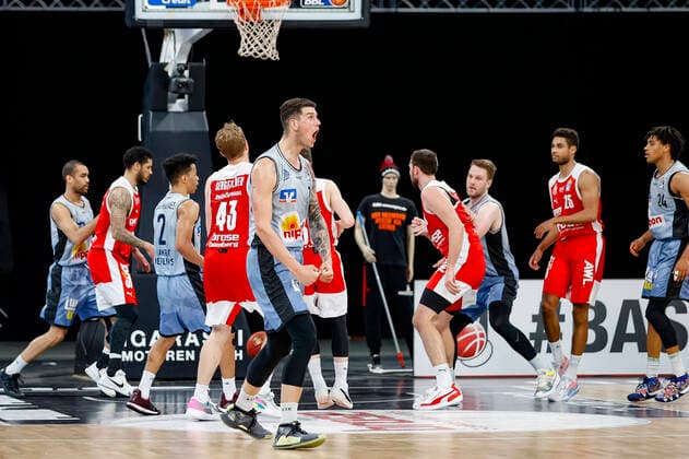Cheers 15 Bogdan Radosavljevic HAKRO Merlins Crailsheim after three-pointer to 68 75 Brose Bamberg HAKRO Merlins Crailsheim easyCredit BBL Basketball Bundesliga Basketball Season 2020 21 34 Matchday, 09 05 2021 Bamberg, Brose Arena Copyright: DanielxLöb