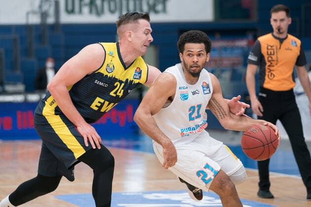 Syntainics MBC EWE Baskets Oldenburg, Basketball, Bundesliga, Men, 2020 2021, 34 Matchday, 09 05 2021, v l Rasid Mahalbasic Oldenburg, 24 , Quinton Hooker MBC, 21 Syntainics MBC EWE Baskets Oldenburg, Basketball, Bundesliga, Men, 2020 2021, 34 Matchday, 09 05 2021, Weissenfels Copyright: xSchulz Eibner-Pressefotox ep_esz