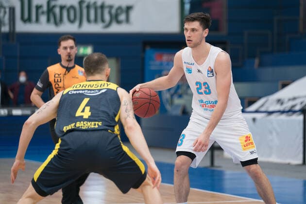 Syntainics MBC EWE Baskets Oldenburg, Basketball, Bundesliga, Men, 2020 2021, 34 Spieltag, 09 05 2021, v l Keith Hornsby Oldenburg, 4 , Michal Michalak MBC, 23 Syntainics MBC EWE Baskets Oldenburg, Basketball, Bundesliga, Men, 2020 2021, 34 Spieltag, 09 05 2021, Weissenfels Copyright: xSchulz Eibner-Pressefotox ep_esz