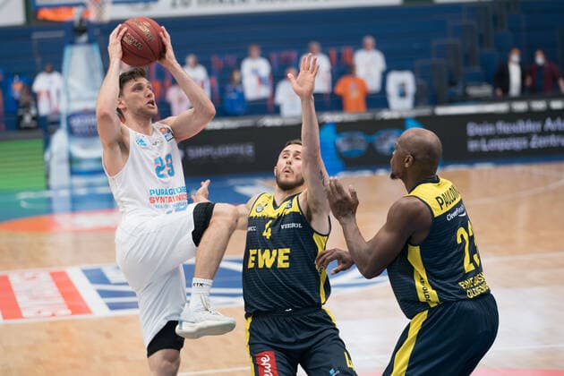 Syntainics MBC EWE Baskets Oldenburg, Basketball, Bundesliga, Men, 2020 2021, 34 Matchday, 09 05 2021, v l Michal Michalak MBC, 23 , Keith Hornsby Oldenburg, 4 , Rickey Paulding Oldenburg,23 Syntainics MBC EWE Baskets Oldenburg, Basketball, Bundesliga, Men, 2020 2021, 34 Matchday, 09 05 2021, Weissenfels Copyright: xSchulz Eibner-Pressefotox ep_esz
