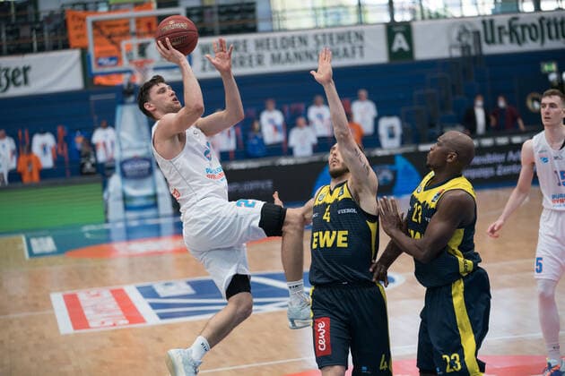 Syntainics MBC EWE Baskets Oldenburg, Basketball, Bundesliga, Men, 2020 2021, 34 Matchday, 09 05 2021, v l Michal Michalak MBC, 23 , Keith Hornsby Oldenburg, 4 , Rickey Paulding Oldenburg,23 Syntainics MBC EWE Baskets Oldenburg, Basketball, Bundesliga, Men, 2020 2021, 34 Matchday, 09 05 2021, Weissenfels Copyright: xSchulz Eibner-Pressefotox ep_esz