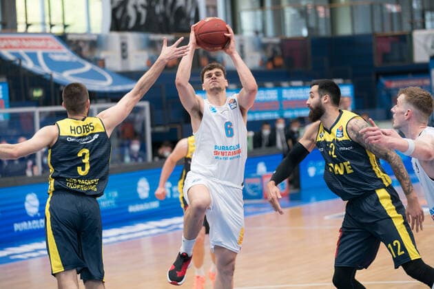 Syntainics MBC EWE Baskets Oldenburg, Basketball, Bundesliga, Men, 2020 2021, 34 Matchday, 09 05 2021, v l Braydon Hobbs Oldenburg, 3 , Marko Krstanovic MBC, 6 , Martin Breunig Oldenburg, 12 Syntainics MBC EWE Baskets Oldenburg, Basketball, Bundesliga, Men, 2020 2021, 34 Matchday, 09 05 2021, Weissenfels Copyright: xSchulz Eibner-Pressefotox ep_esz