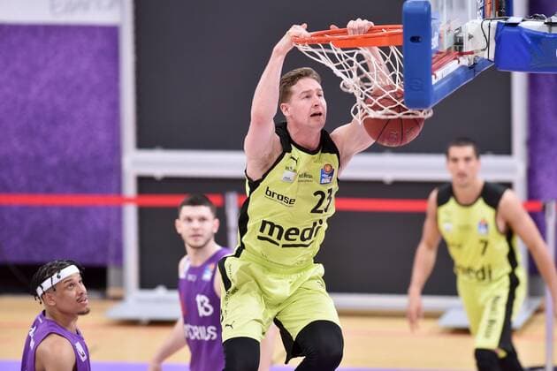 Dunk, basket shot by David Walker medi bayreuth Rihards Lomazs BG Goettingen back , Basketball, Bundesliga, BBL, BG Goettingen medi bayreuth, 09 05 2021, BG Goettingen medi bayreuth, Basketball, Bundesliga, GER, BBL, 09 05 2021 Goettingen Copyright: xEibner-Pressefotox-xRolandxSippelx