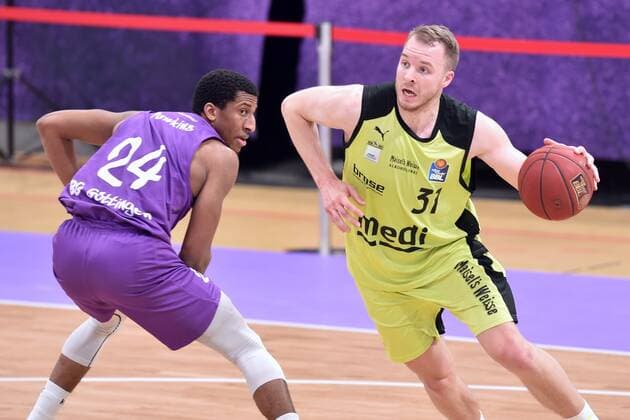 Osvaldas Olisevicius medi bayreuth on the ball , Aubrey Dawkins BG Goettingen L , Basketball, Bundesliga, BBL, BG Goettingen medi bayreuth, 09 05 2021, BG Goettingen medi bayreuth, Basketball, Bundesliga, GER, BBL, 09 05 2021 Goettingen Copyright: xEibner-Pressefotox-xRolandxSippelx