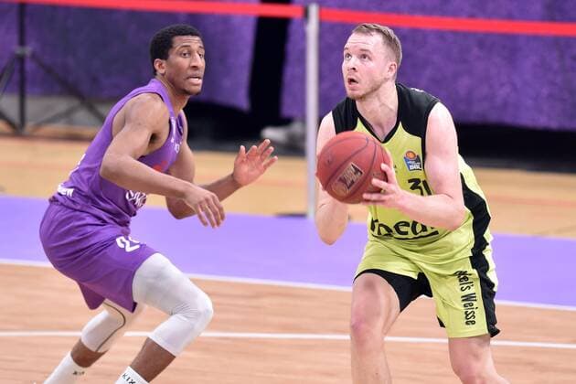 Osvaldas Olisevicius medi bayreuth on the ball , Aubrey Dawkins BG Goettingen L , Basketball, Bundesliga, BBL, BG Goettingen medi bayreuth, 09 05 2021, BG Goettingen medi bayreuth, Basketball, Bundesliga, GER, BBL, 09 05 2021 Goettingen Copyright: xEibner-Pressefotox-xRolandxSippelx