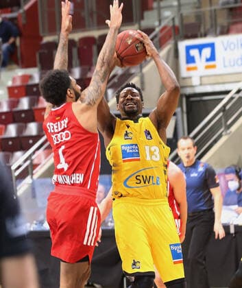 V li Dennis Jerome Seley Bayern , Yorman Polas Bartolo Riesen MHP Riesen Ludwigsburg vs Bayern Munich Basketball Bundesliga 2020 2021 Ludwigsburg , GER, 02 05 2021,