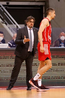 Ludwigsburg , Basketball easyCredit BBL Bundesliga , MHP RIESEN Ludwigsburg vs Bayern Munich , v l coach Andrea Trinchieri Bayern Diego Flaccadori Bayern