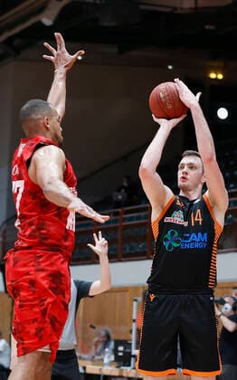 09 05 2021, Basketball, BBL 2020 2021, 34 matchday, s Oliver Wuerzburg RASTA Vechta, GER, Wuerzburg, s Oliver Arena, picture from left Alex King s Oliver Wuerzburg and Philipp Herkenhoff Rasta Vechta Copyright: HMBxMedia xHeikoxBecker