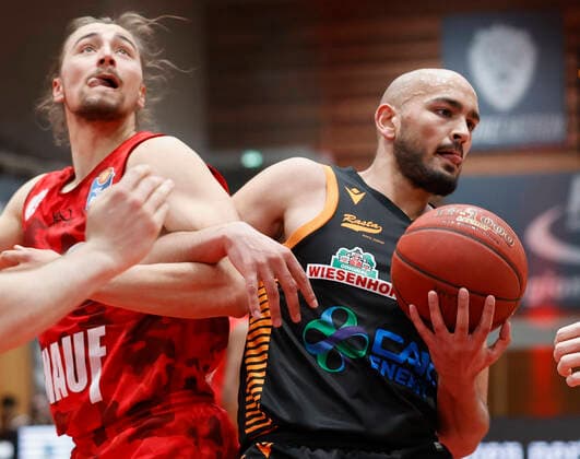 09 05 2021, Basketball, BBL 2020 2021, 34 matchday, s Oliver Wuerzburg RASTA Vechta, GER, Wuerzburg, s Oliver Arena, picture from left Julian Albus s Oliver Wuerzburg and Stefan Peno Rasta Vechta Copyright: HMBxMedia xHeikoxBecker