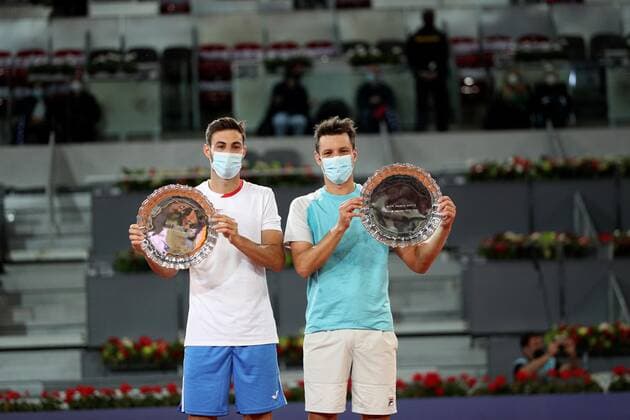 Marcel Granollers of Spain (L) and Horacio Zeballos (R) of Argentina pose with their trophies after winning the men s double final against Mate Pavic and Nikola Mektic of Croatia at the Mutua Madrid Open tennis tou?rnament in Madrid, Spain, 09 May 2021. Mutua Madrid Open tennis tou?rnament !ACHTUNG: NUR REDAKTIONELLE NUTZUNG!  Copyright: xRodrigoxJimenezx GRAF3338 20210509-637561771207067221