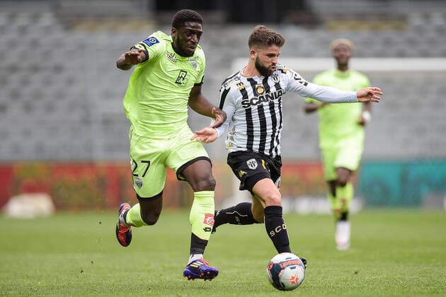 Aboubakar KAMARA ( 27 - Dijon FCO ) - Jimmy Cabot ( 11 - Angers ) - FOOTBALL : Angers vs Dijon - Ligue 1 - Angers - 09 05 2021 FedericoPestellini Panoramic 