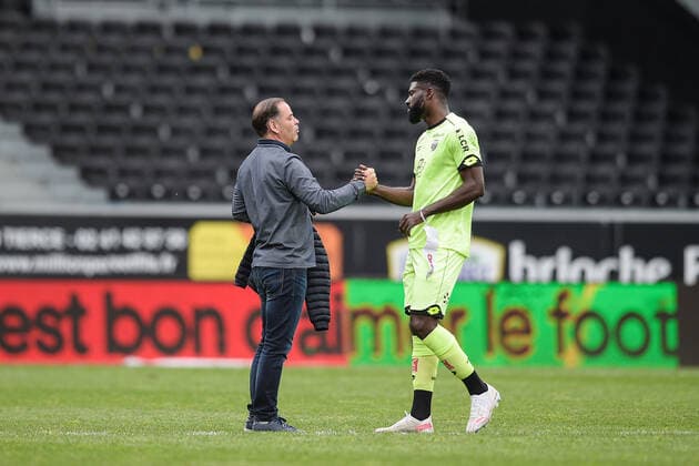 MOULIN Stephane ( entraineur Angers ) - ECUELE MANGA Bruno ( 25 - Dijon FCO ) - FOOTBALL : Angers vs Dijon - Ligue 1 - Angers - 09 05 2021 FedericoPestellini Panoramic 