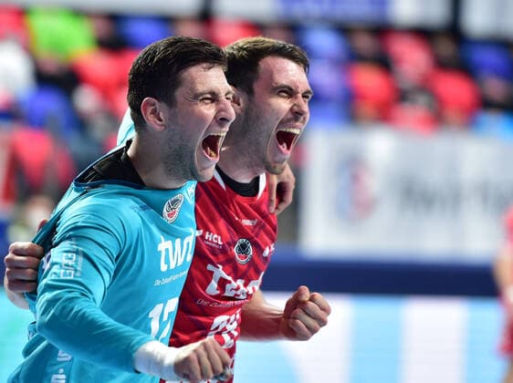 09 05 2021 Handball 1 Bundesliga LIQUI MOLY HBL Season 2020 2021 29 Matchday HC Erlangen Metropolregion Nürnberg HCE Eulen Ludwigshafen OGo Martin Tomovski 12, Die Eulen Ludwigshafen Hendrik Wagner 28, Die Eulen Ludwigshafen Cheering joy after end of game