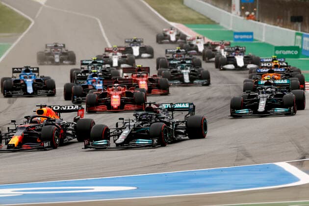 Start, 33 Max Verstappen NED, Red Bull Racing , 44 Lewis Hamilton GBR, Mercedes AMG Petronas F1 Team , F1 Grand Prix of Spain at Circuit de Barcelona Catalunya on May 9, 2021 in Barcelona, Spain Photo by HOCH ZWEI Barcelona Spain