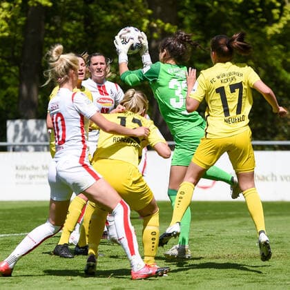 Johanna Popp Goalkeeper Würzburger Kickers, 33 , saves the ball, save, brilliant save, holds the ball, action, action, 09 05 2021, Cologne Germany , Football, 2 Women Bundesliga Süd, 1 FC Köln FC Würzburger Kickers, DFB DFL REGULATIONS PROHIBIT ANY USE OF PHOTOGRAPHS AS IMAGE SEQUENCES AND OR QUASI VIDEO xmhx