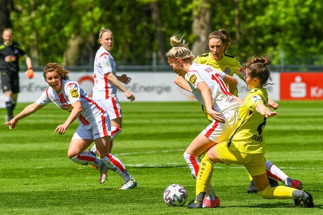v li Anja Pfluger Köln, 20 , Sharon Beck Köln, 10 , Eva Teubert Würzburger Kickers, 8 , Zweikampf, Duell, duel, tackle, tackling, Dynamik, Action, Aktion, 09 05 2021, Köln Deutschland , Fussball, 2 Frauen Bundesliga Süd, 1 FC Köln FC Würzburger Kickers, DFB DFL REGULATIONS PROHIBIT ANY USE OF PHOTOGRAPHS AS IMAGE SEQUENCES AND OR QUASI VIDEO xmhx