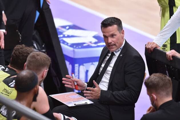 Raoul Korner coach, Headcaoch medi bayreuth in a timeout , Basketball, Bundesliga, BBL, BG Goettingen medi bayreuth, 09 05 2021, BG Goettingen medi bayreuth, Basketball, Bundesliga, GER, BBL, 09 05 2021 Goettingen Copyright: xEibner-Pressefotox-xRolandxSippelx