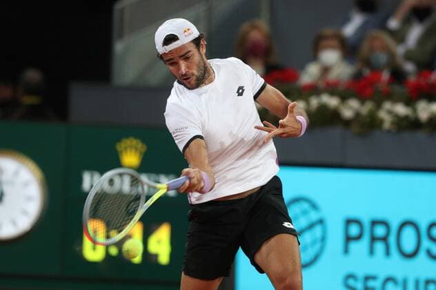 Matteo Berrettini of Italy in action against Alexander Zverev of Germany during the men s final at the Mutua Madrid Open tennis tou?rnament in Madrid, Spain, 09 May 2021. Mutua Madrid Open tennis tou?rnament !ACHTUNG: NUR REDAKTIONELLE NUTZUNG!  Copyright: xRodrigoxJimenezx GRAF3441 20210509-637561842307099918