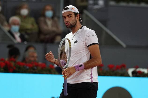Matteo Berrettini of Italy in action against Alexander Zverev of Germany during the men s final at the Mutua Madrid Open tennis tou?rnament in Madrid, Spain, 09 May 2021. Mutua Madrid Open tennis tou?rnament !ACHTUNG: NUR REDAKTIONELLE NUTZUNG!  Copyright: xRodrigoxJimenezx GRAF3444 20210509-637561843553104927