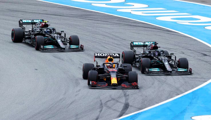 33 Max Verstappen NED, Red Bull Racing , 44 Lewis Hamilton GBR, Mercedes AMG Petronas F1 Team , 77 Valtteri Bottas FIN, Mercedes AMG Petronas F1 Team , F1 Grand Prix of Spain at Circuit de Barcelona Catalunya on May 9, 2021 in Barcelona, Spain Photo by HOCH ZWEI Barcelona Spain