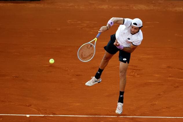 Matteo Berrettini of Italy in action against Alexander Zverev of Germany during the men s final at the Mutua Madrid Open tennis tou?rnament in Madrid, Spain, 09 May 2021. Mutua Madrid Open tennis tou?rnament !ACHTUNG: NUR REDAKTIONELLE NUTZUNG!  Copyright: xChemaxMoyax GRAF3459 20210509-637561852338216700