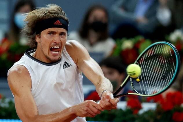 Alexander Zverev of Germany in action against Matteo Berrettini of Italy during the men s final at the Mutua Madrid Open tennis tou?rnament in Madrid, Spain, 09 May 2021. Mutua Madrid Open tennis tou?rnament !ACHTUNG: NUR REDAKTIONELLE NUTZUNG!  Copyright: xChemaxMoyax GRAF3521 20210509-637561884737429880
