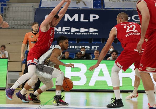 Saeed Nelson 1, MLP Academics Heidelberg on the ball gagn Dennis Heinzmann 22, Bayer GIANTS Leverkusen during the 2 final game in the BARMER 2 Basketball Bundesliga Pro A, MLP Academics Heidelberg Bayer Giants Leverkusen Heidelberg 09 05 21 Basketball , 09 05 2021, Heidelberg Germany xpxlax