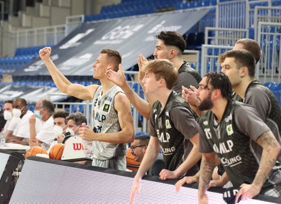Cheering on the bench of the MLP Academics Heidelberg during the 2 final game in the BARMER 2 Basketball Bundesliga Pro A, MLP Academics Heidelberg Bayer Giants Leverkusen Heidelberg 09 05 21 Basketball , 09 05 2021, Heidelberg Germany xpxlax