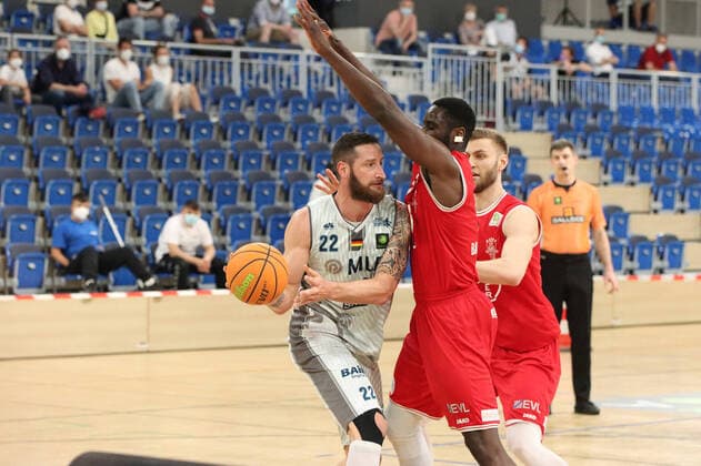 Phillipp Heyden 22, MLP Academics Heidelberg on the ball against Eddy Edigin Jr 17, Bayer GIANTS Leverkusen during the 2 final game in the BARMER 2 Basketball Bundesliga Pro A, MLP Academics Heidelberg Bayer Giants Leverkusen Heidelberg 09 05 21 Basketball , 09 05 2021, Heidelberg Germany xpxlax