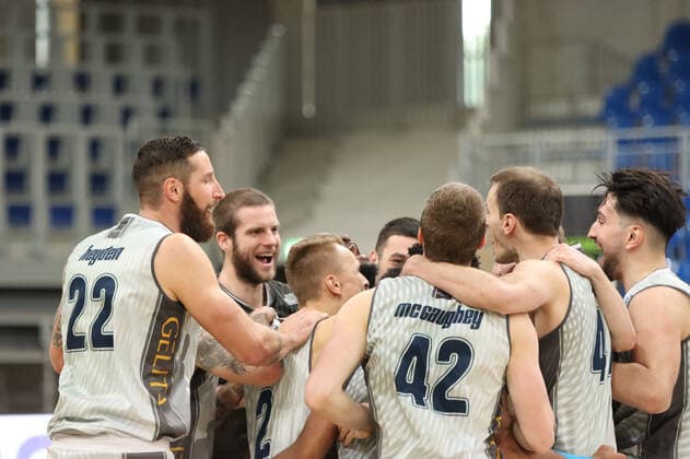 Cheering MLP Academics Heidelberg after the game in the 2 final game in the BARMER 2 Basketball Bundesliga Pro A, MLP Academics Heidelberg Bayer Giants Leverkusen Heidelberg 09 05 21 Basketball , 09 05 2021, Heidelberg Germany xpxlax