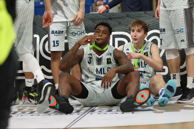Shaun Willett 3, MLP Academics Heidelberg with medal in his mouth after the award ceremony during the 2 final game in the BARMER 2 Basketball Bundesliga Pro A, MLP Academics Heidelberg Bayer Giants Leverkusen Heidelberg 09 05 21 Basketball , 09 05 2021, Heidelberg Germany xpxlax