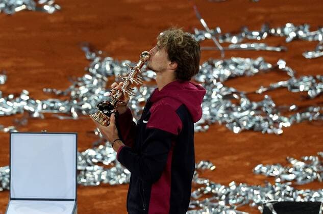 Alexander Zverev of Germany poses with the trophy after winning against Matteo Berrettini of Italy during the men s final at the Mutua Madrid Open tennis tou?rnament in Madrid, Spain, 09 May 2021. Mutua Madrid Open tennis tou?rnament !ACHTUNG: NUR REDAKTIONELLE NUTZUNG!  Copyright: xRodrigoxJimenezx GRAF3615 20210509-637561943300420201