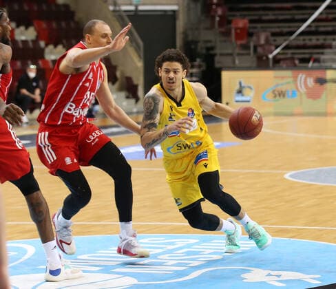V li Robin Amaize Bayern , Jonah Radebaugh Riesen MHP Riesen Ludwigsburg vs Bayern Munich Basketball Bundesliga 2020 2021 Ludwigsburg , GER, 02 05 2021,
