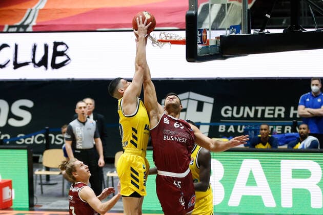 09 05 2021, xgox, basketball, easyCredit BBL, Niners Chemnitz Alba Berlin emspor, v l Simone Fontecchio Alba Berlin, 20 throws basket, hits, scores basket, scores Chemnitz