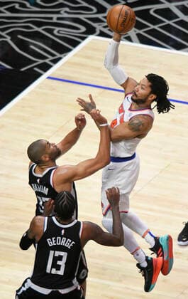 LOS ANGELES, CA - MAY 09: Derrick Rose (4) of the New York Knicks shoots over Nicolas Batum (33) of the LA Clippers in the second half during the Los Angeles Clippers versus New York Knicks at on May 9, 2021, at Staples Center in Los Angeles, CA. (Photo by John McCoy Icon Sportswire) NBA, Basketball Herren, USA MAY 09 Knicks at Clippers Icon2105090030