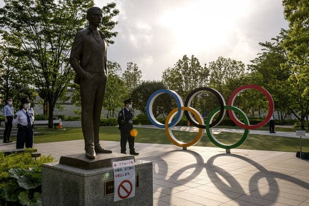 May 9, 2021, Tokyo, Japan: Members of the Police protect a bronze statue of Pierre de Coubertin installed outside Japan Olympic Square, in Shinjuku, during a protest against the Tokyo Olympics..With less than 3 months remaining until the opening of the Tokyo 2020 Olympics concern continues to linger in Japan over the feasibility of hosting such a huge event during the ongoing COVID-19 pandemic. Tokyo Japan - ZUMAs197 0117369349st Copyright: xCezaryxKowalskix