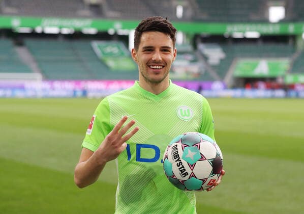 VfL vs. Union Berlin, 1. BL Wolfsburg, 08.05.2021, FUßBALL - VfL Wolfsburg vs. FC Union Berlin, 1. BL, Saison 2020 21, Volkswagen Arena. Bild zeigt: Schlussjubel, Josip Brekalo (VfL Wolfsburg) nach seinem Hattrick. Wolfsburg *** VfL vs Union Berlin, 1 BL Wolfsburg, 08 05 2021, FOOTBALL VfL Wolfsburg vs FC Union Berlin, 1 BL, season 2020 21, Volkswagen Arena picture shows final cheer, Josip Brekalo VfL Wolfsburg after his hat-trick Wolfsburg.