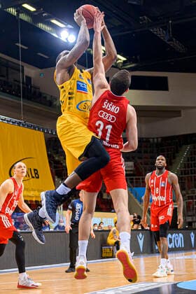 Ludwigsburg, Germany 09 May 2021 BBL 20 21 MHP Riesen Ludwigsburg vs FC Bayern Basketball v li Jamel McLean Ludwigsburg , Zan Mark Sisko FC Bayern Ludwigsburg MHP Arena Baden Württemberg Germany