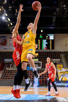 Ludwigsburg, Germany 09 May 2021 BBL 20 21 MHP Riesen Ludwigsburg vs FC Bayern Basketball v li Jason George FC Bayern , Lukas Herzog Ludwigsburg Ludwigsburg MHP Arena Baden Württemberg Germany.